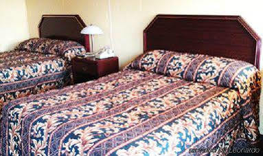 Holiday Motel Hugo Eksteriør bilde
