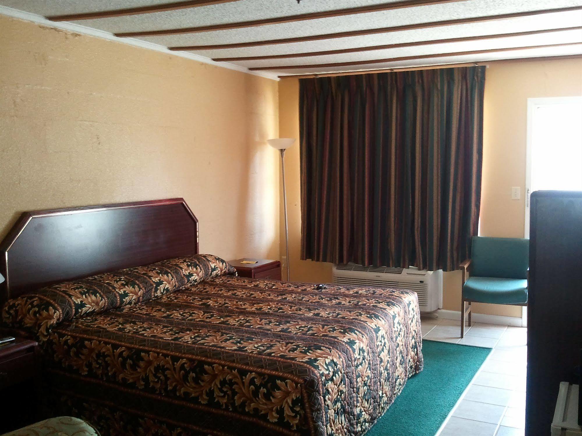 Holiday Motel Hugo Eksteriør bilde